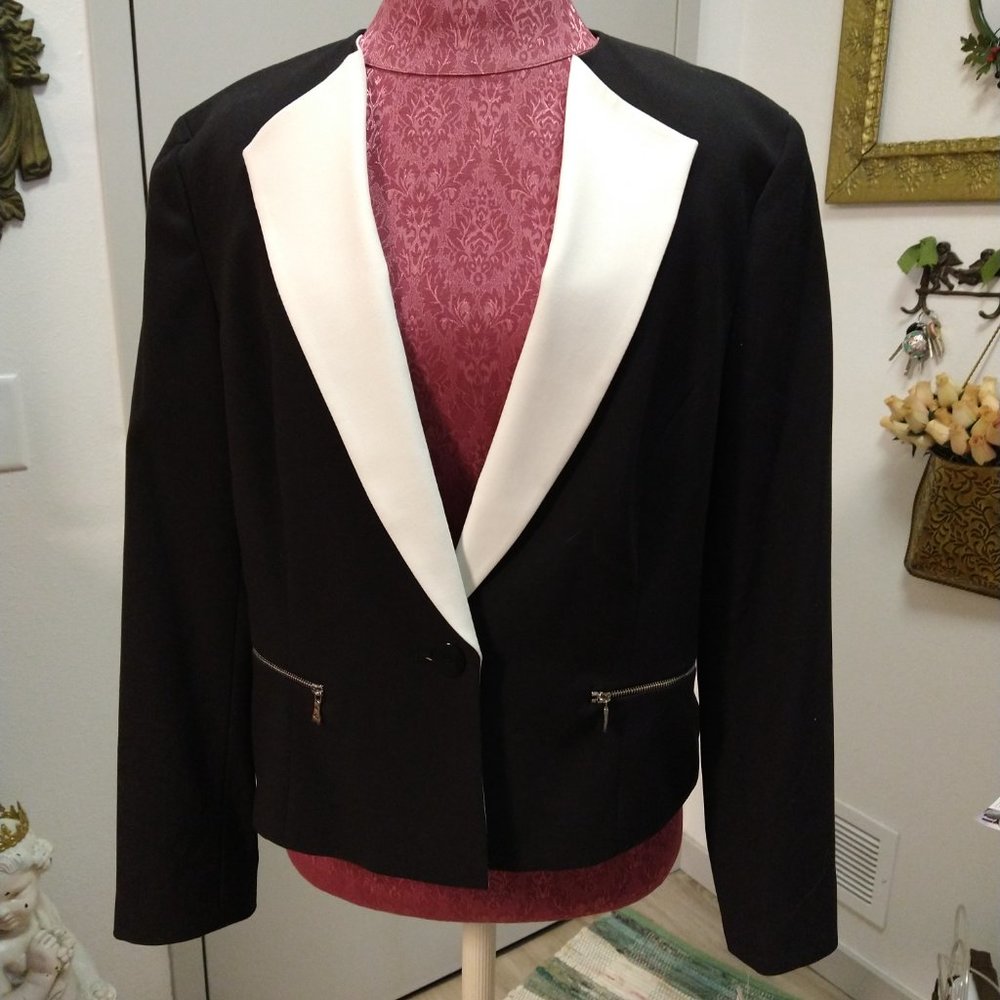 New Nine West Black With White Lapels And Zipper Pockets Blazer Woman's Size 14